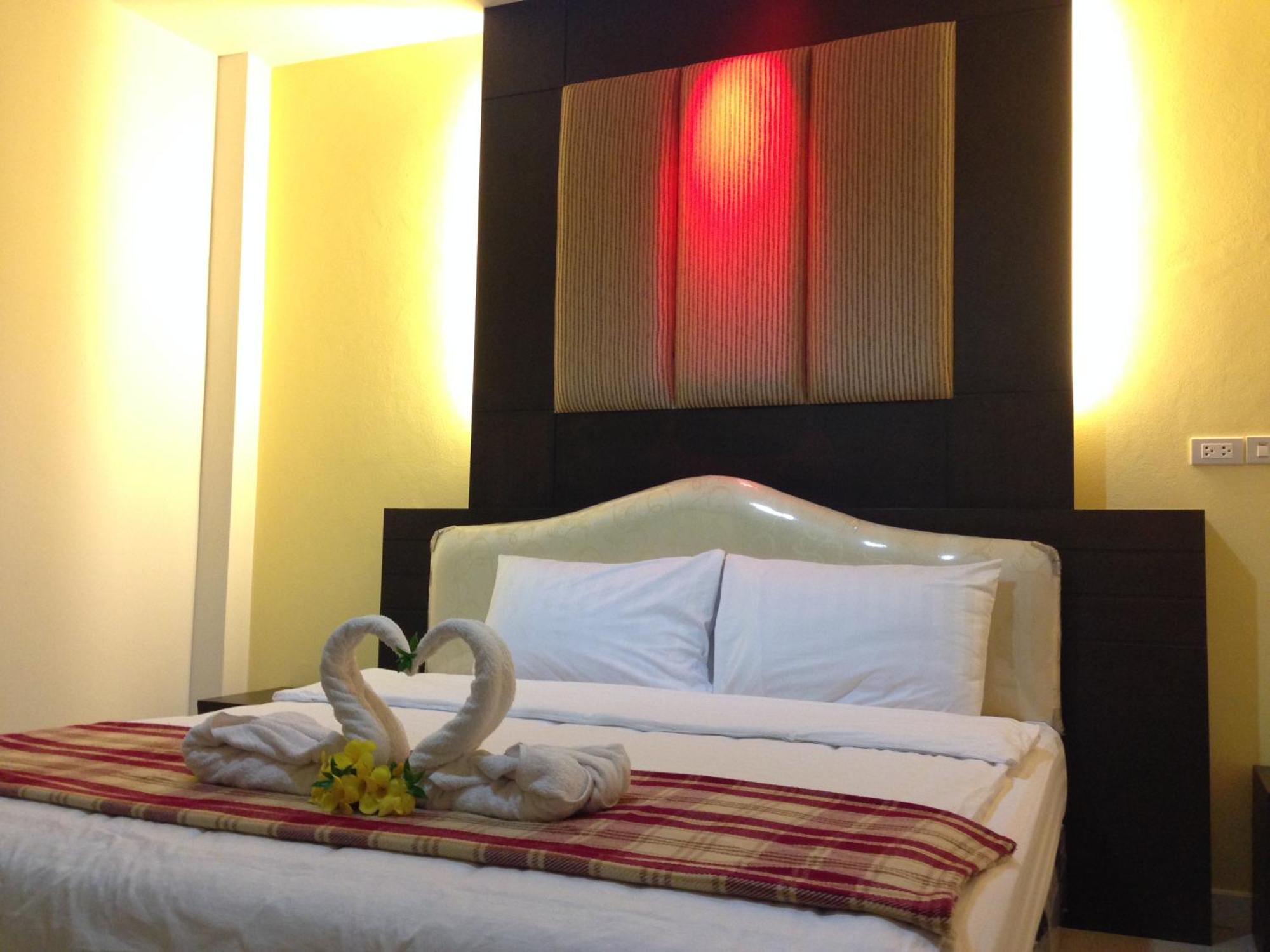 Saabpaiboon Grand Resort Ban Talat Kamer foto