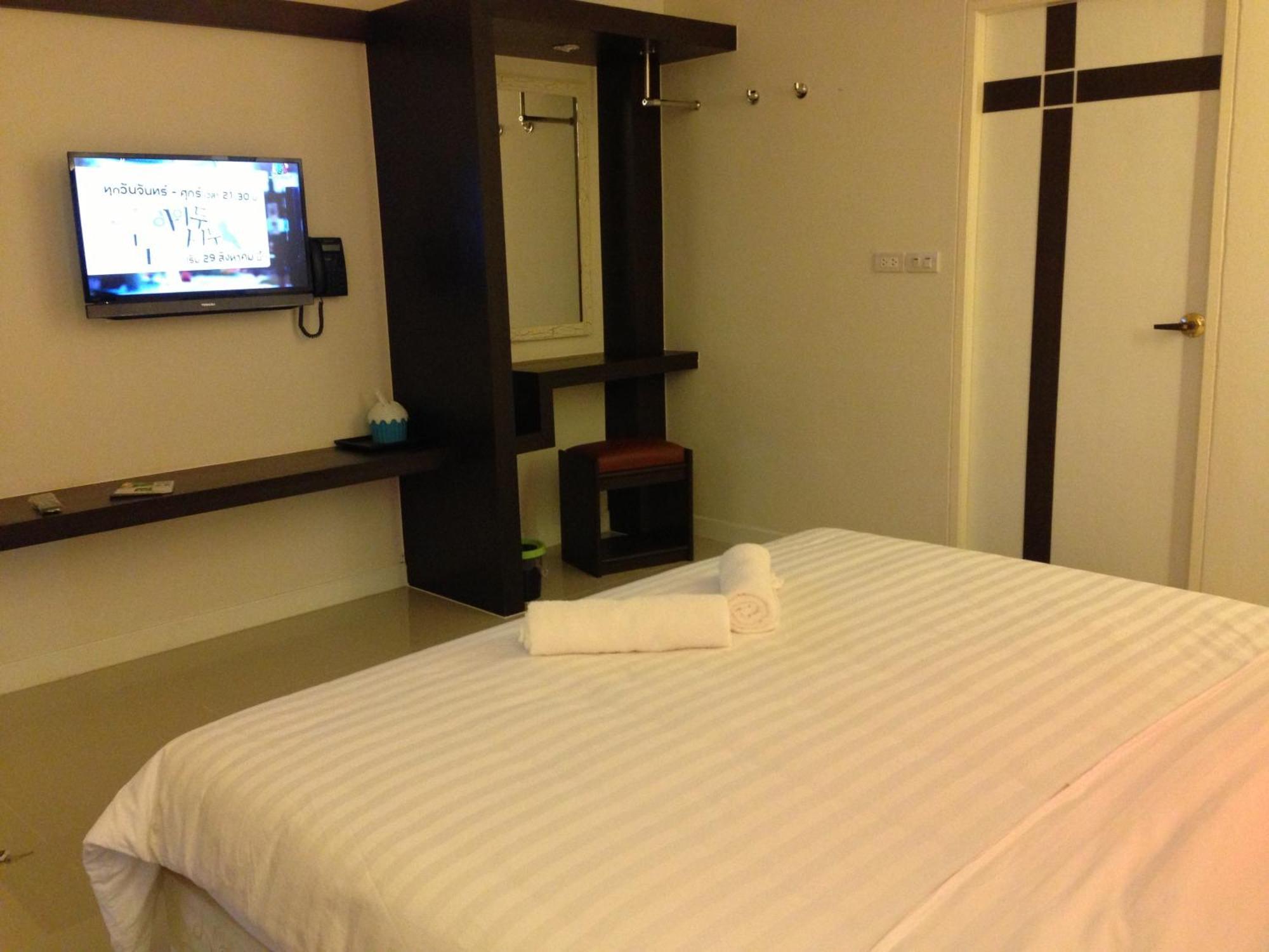 Saabpaiboon Grand Resort Ban Talat Kamer foto