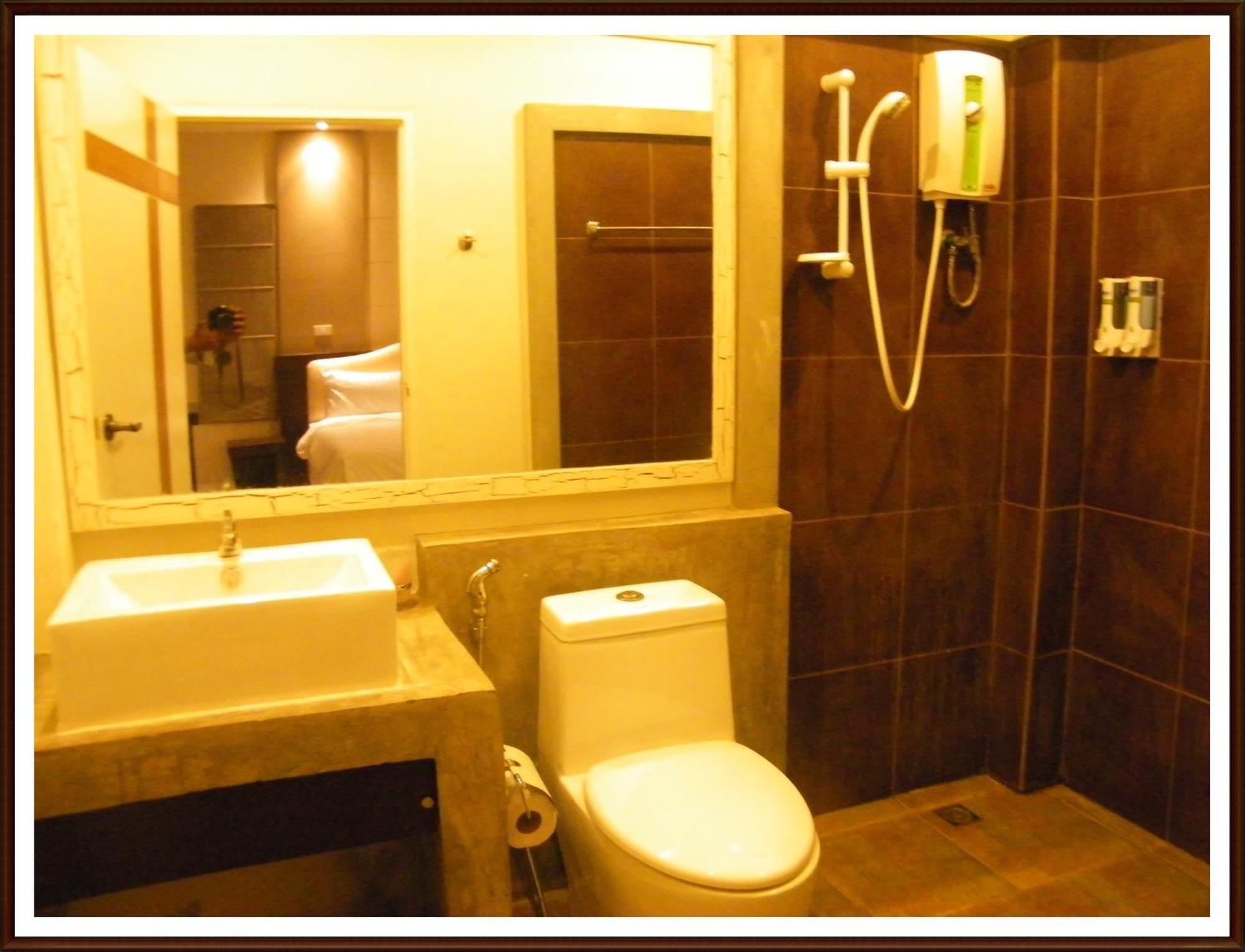 Saabpaiboon Grand Resort Ban Talat Kamer foto