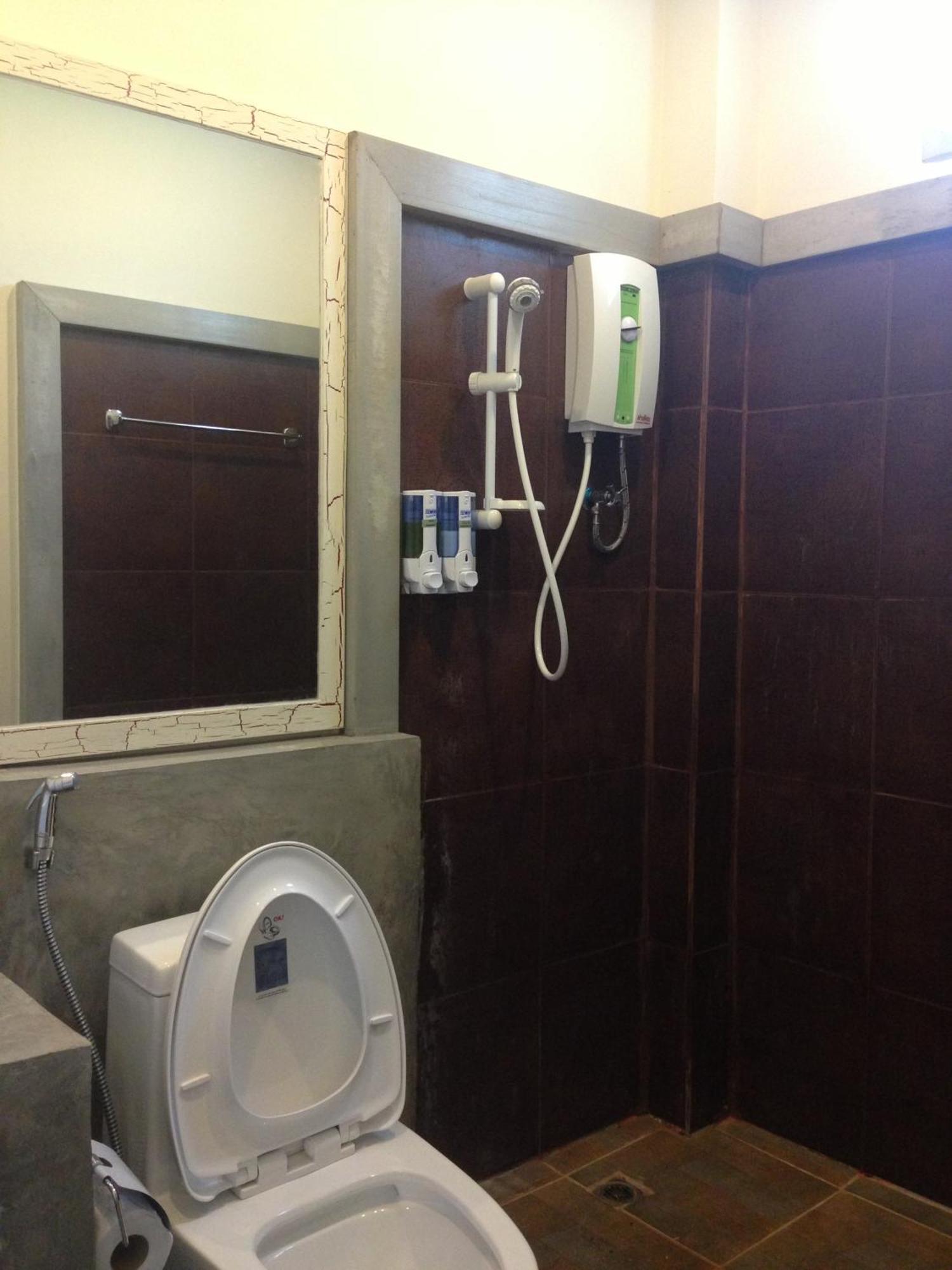 Saabpaiboon Grand Resort Ban Talat Kamer foto