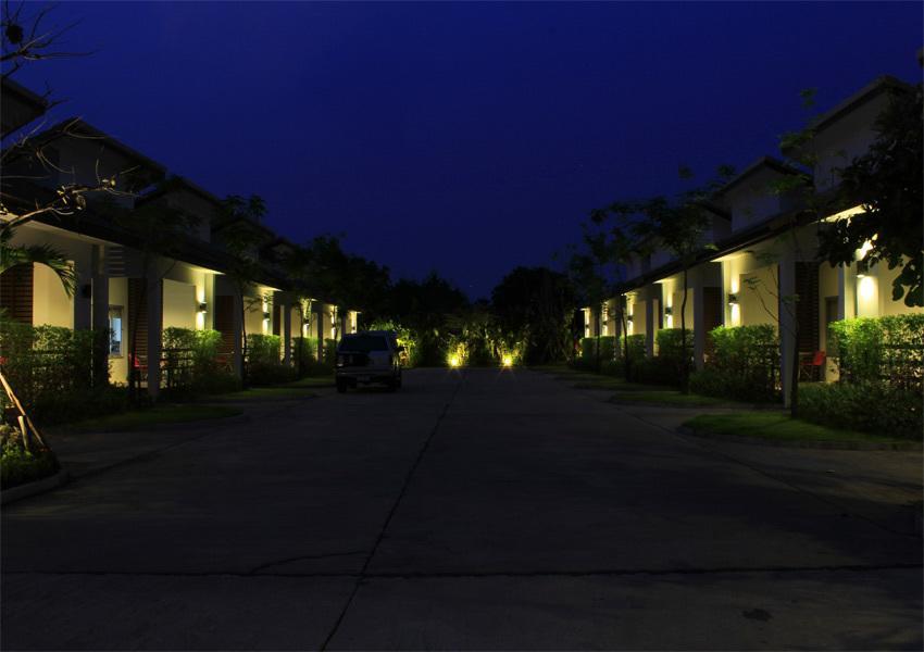 Saabpaiboon Grand Resort Ban Talat Kamer foto