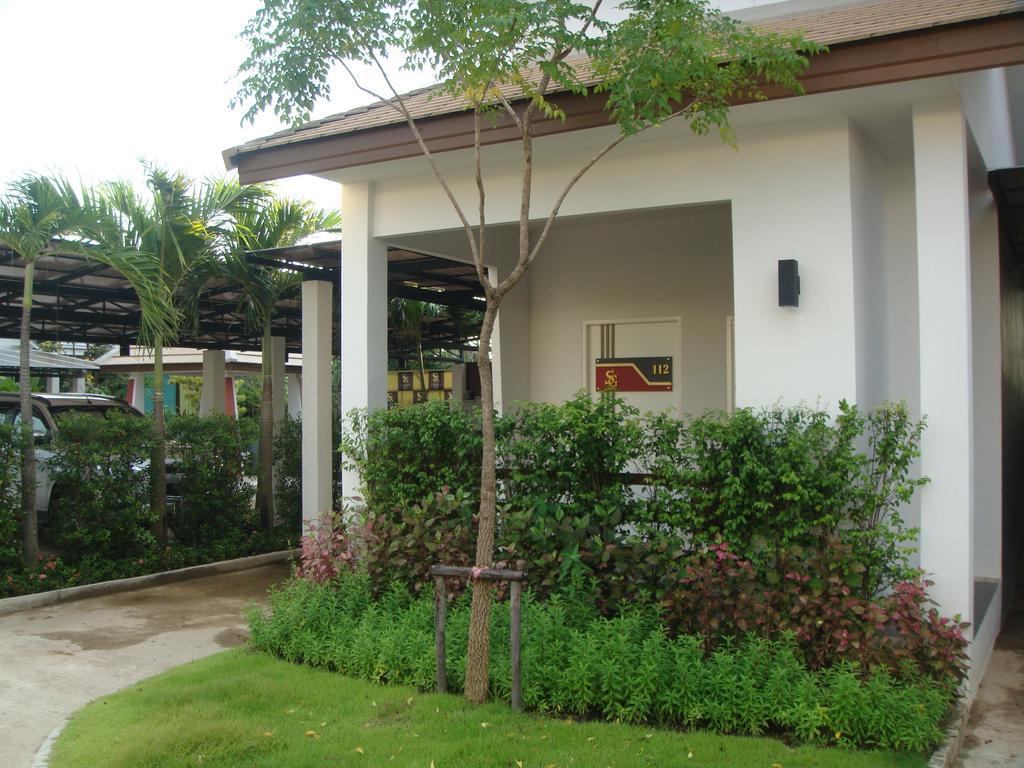 Saabpaiboon Grand Resort Ban Talat Kamer foto